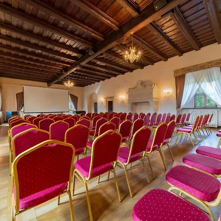 Zamek Centrum Konferencyjno-wypoczynkowe 4* Kliczków
