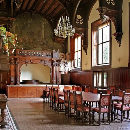 Zamek 4* كليتكوف